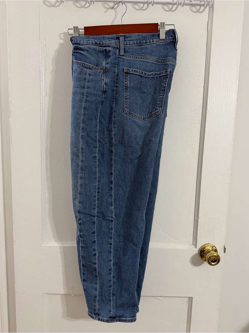 Old Navy Cropped Barrel Leg Jeans